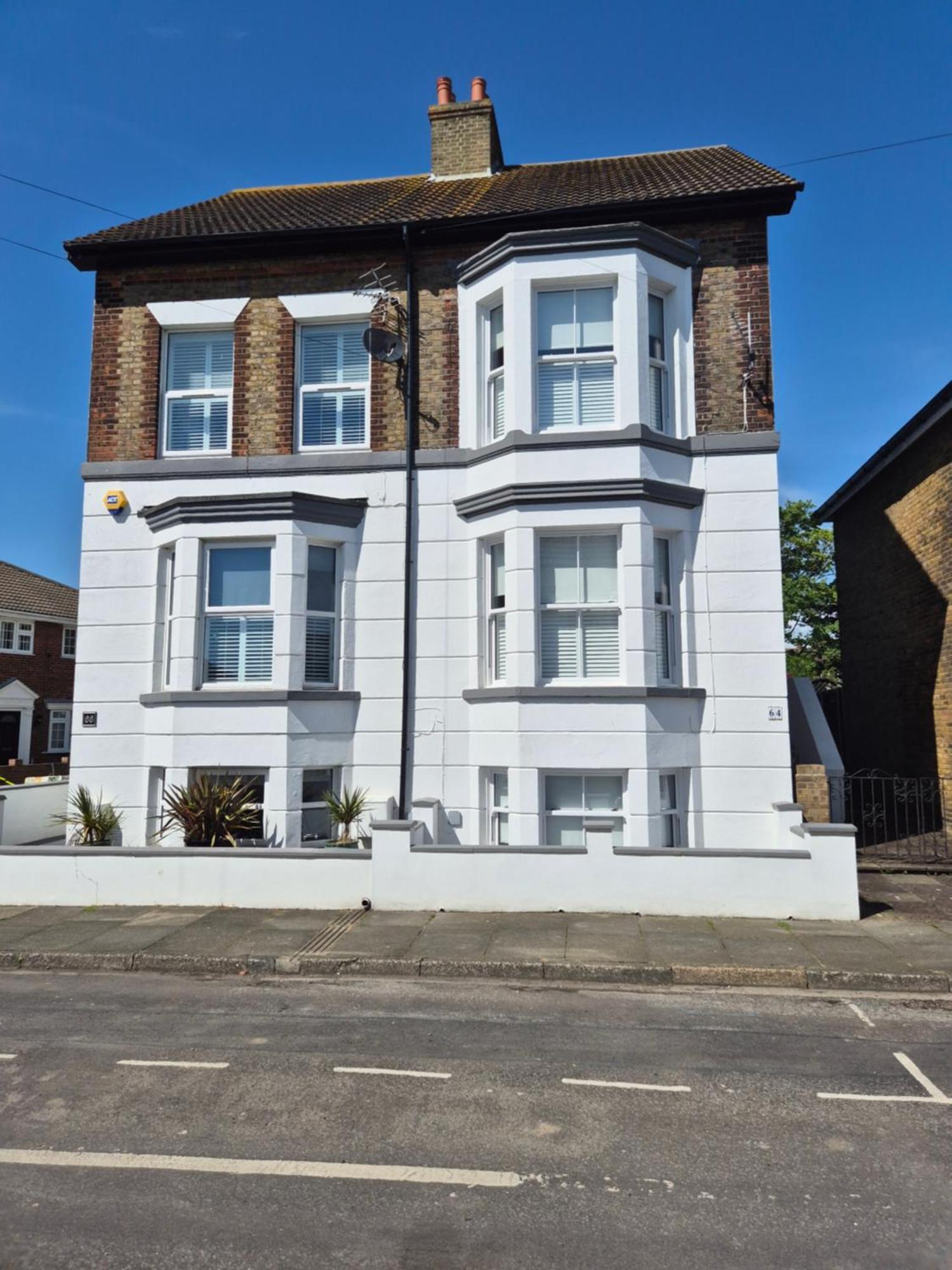 Spacious Seaside Escape In The Heart Of Deal, 4 Mins From The Beach Экстерьер фото