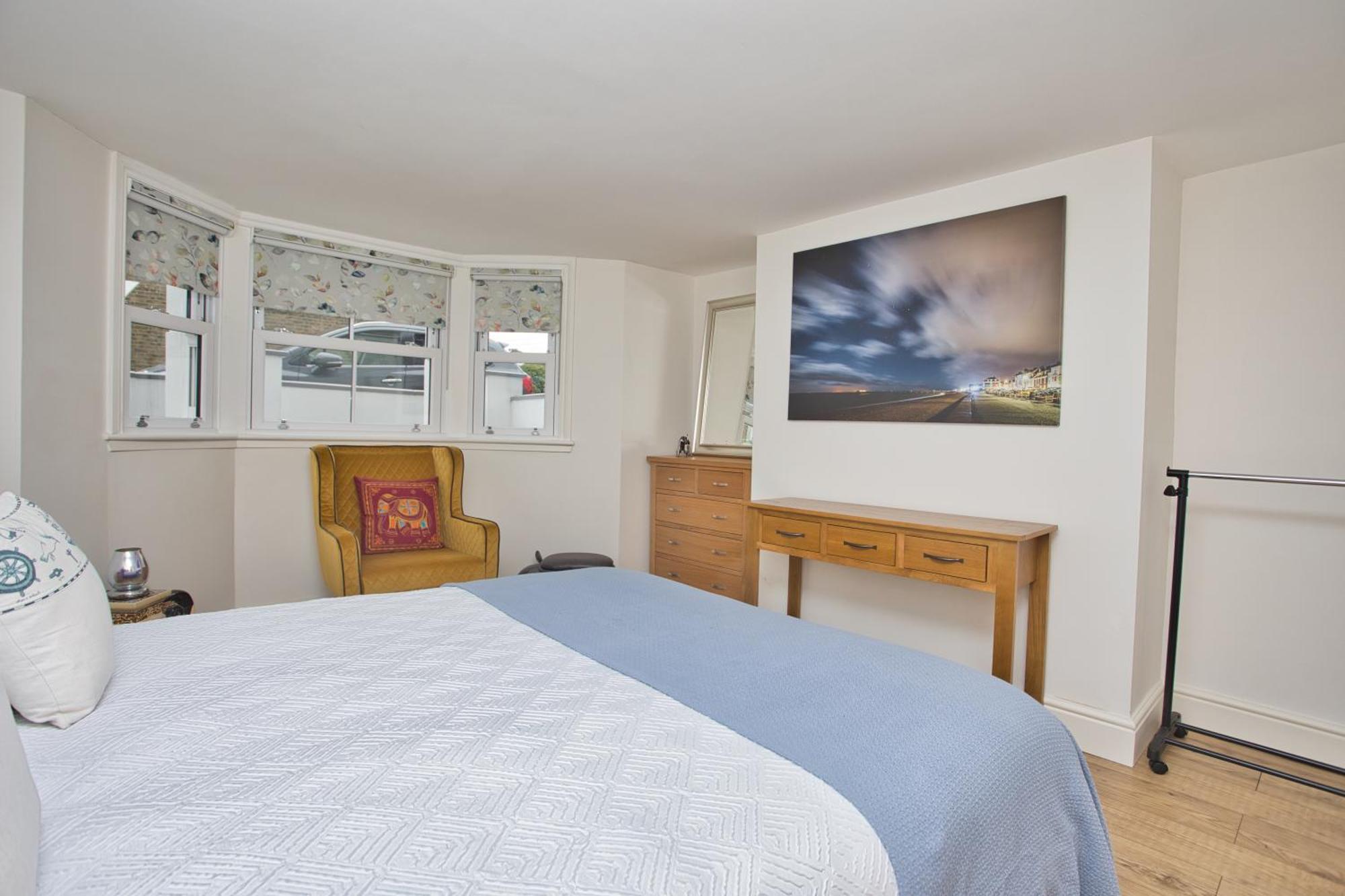 Spacious Seaside Escape In The Heart Of Deal, 4 Mins From The Beach Экстерьер фото