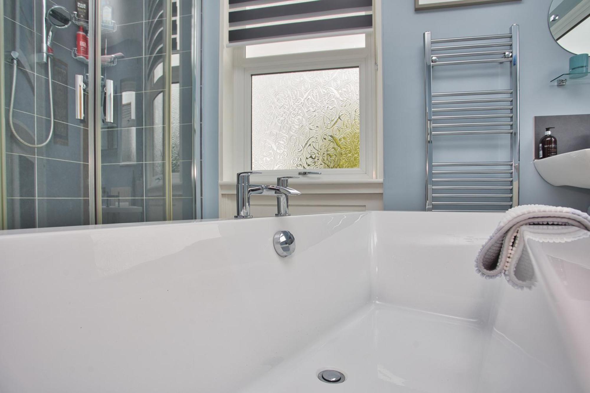 Spacious Seaside Escape In The Heart Of Deal, 4 Mins From The Beach Экстерьер фото