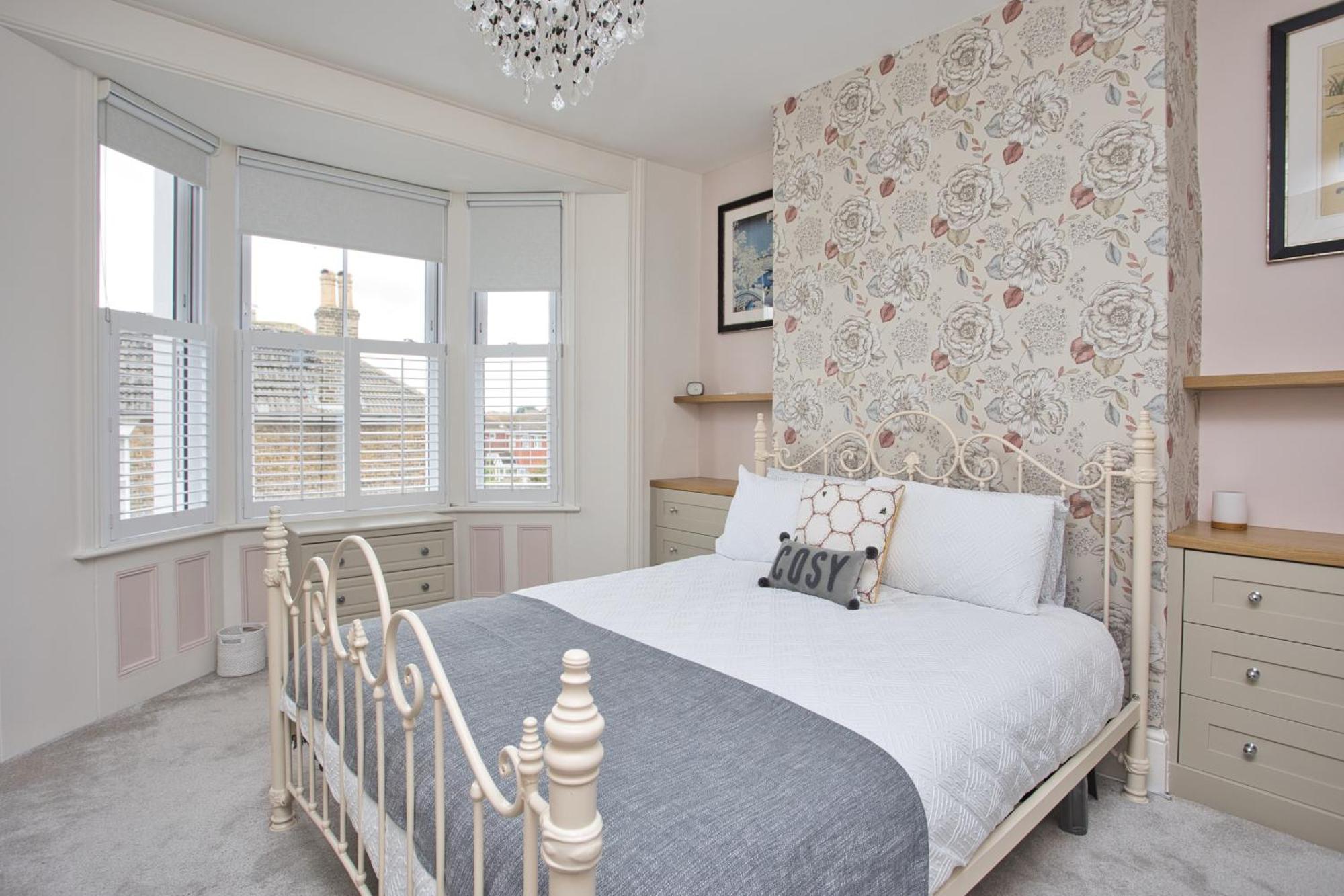 Spacious Seaside Escape In The Heart Of Deal, 4 Mins From The Beach Экстерьер фото